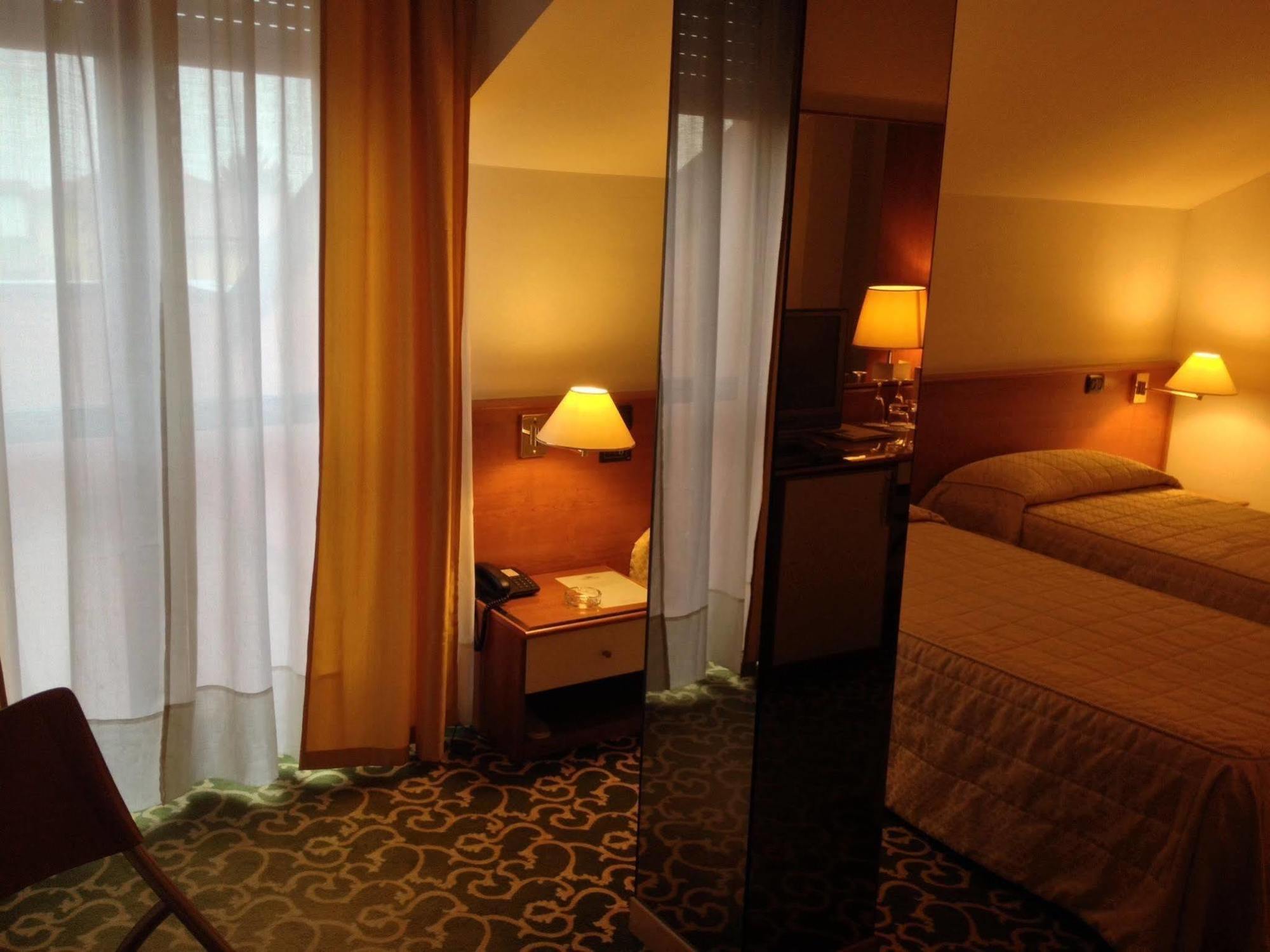 Europa Motel 4*